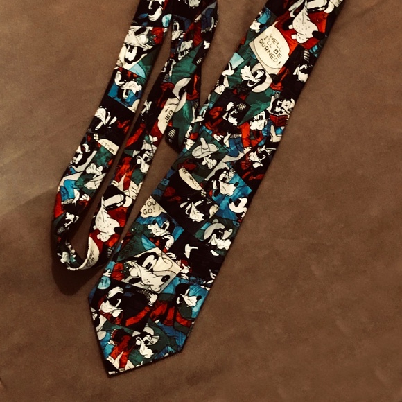 Men's "Goofy" tie from Mickey Unlimited - Picture 2 of 3